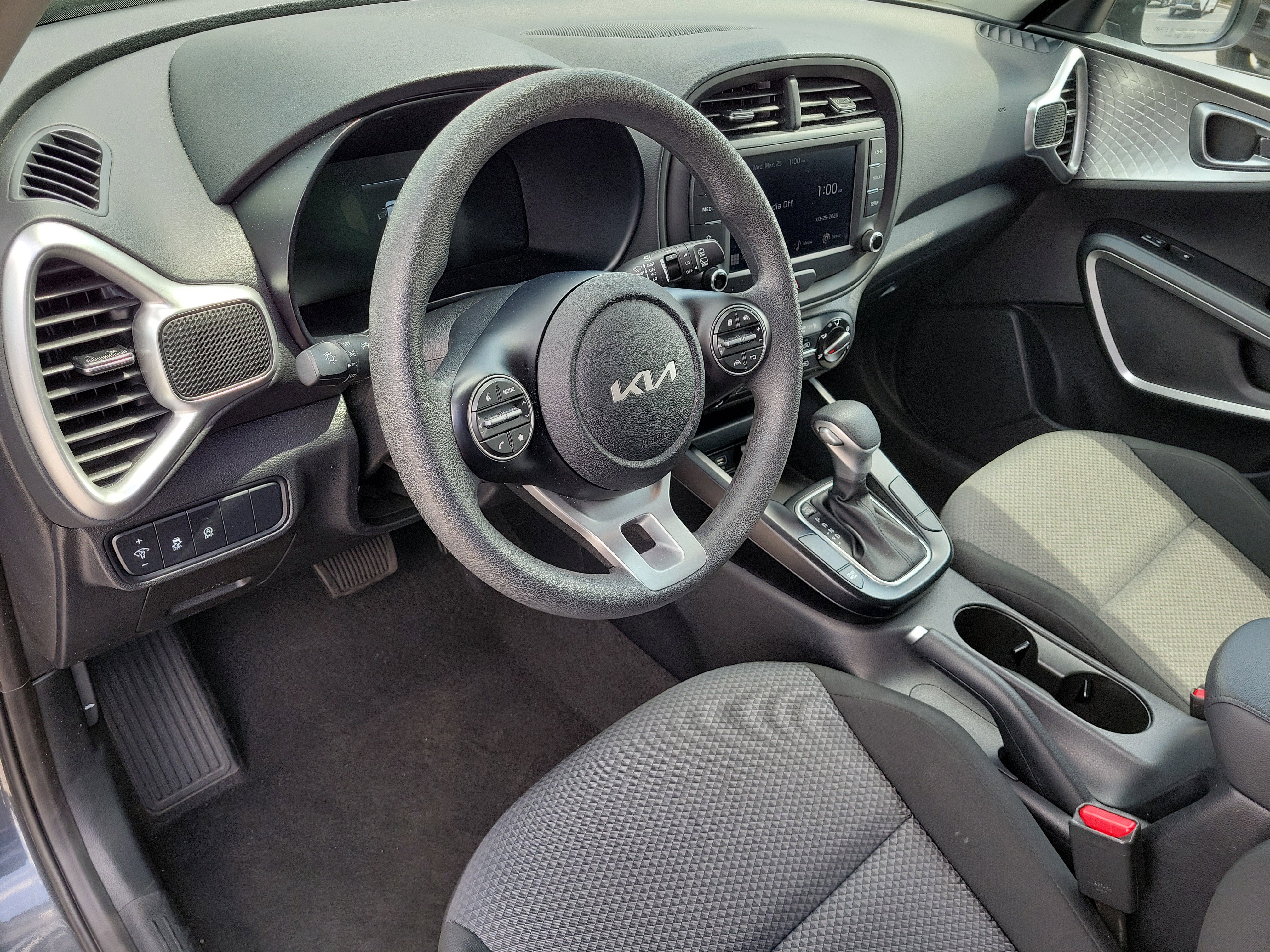 Used 2025 Kia Soul LX w/ LX Technology Package image 12