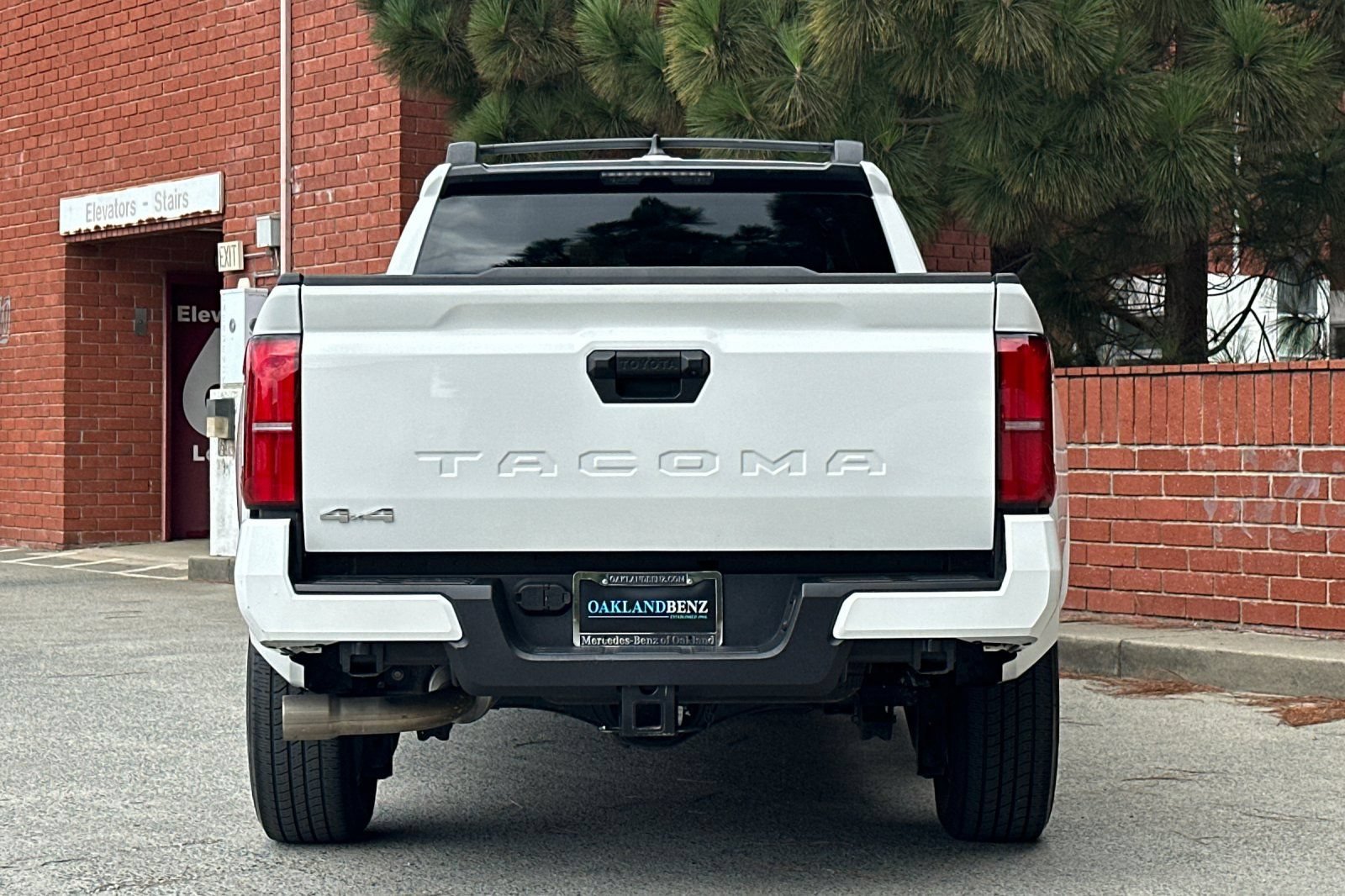 Used 2024 Toyota Tacoma SR5 AWD/4WD image 5