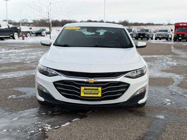 Used 2025 Chevrolet Malibu LT image 2