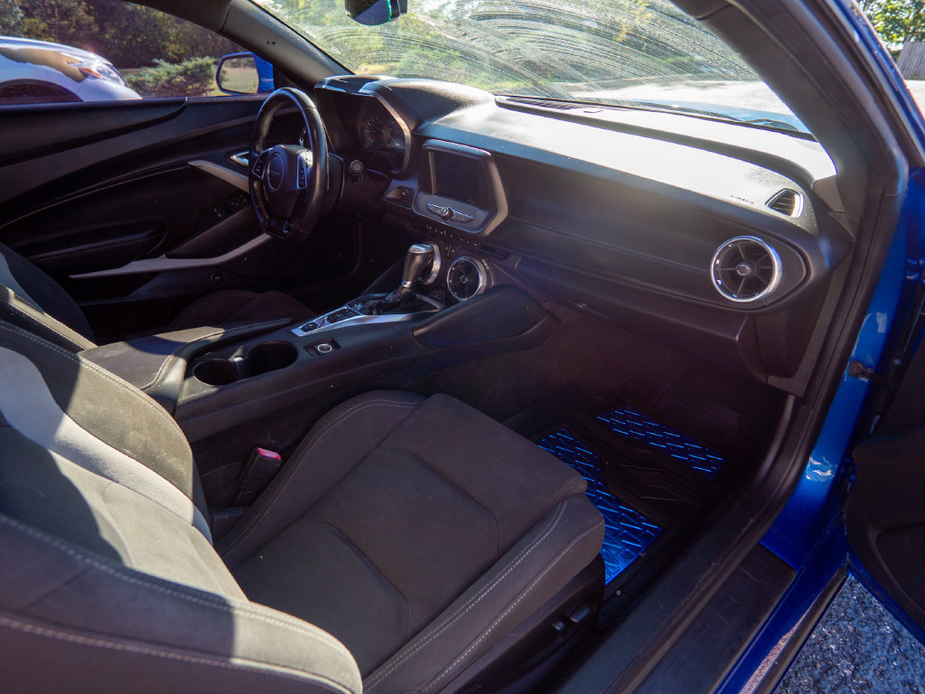 Used 2018 Chevrolet Camaro LT RWD image 19