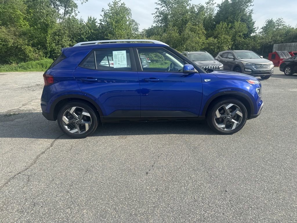 Used 2022 Hyundai Venue Limited FWD image 4