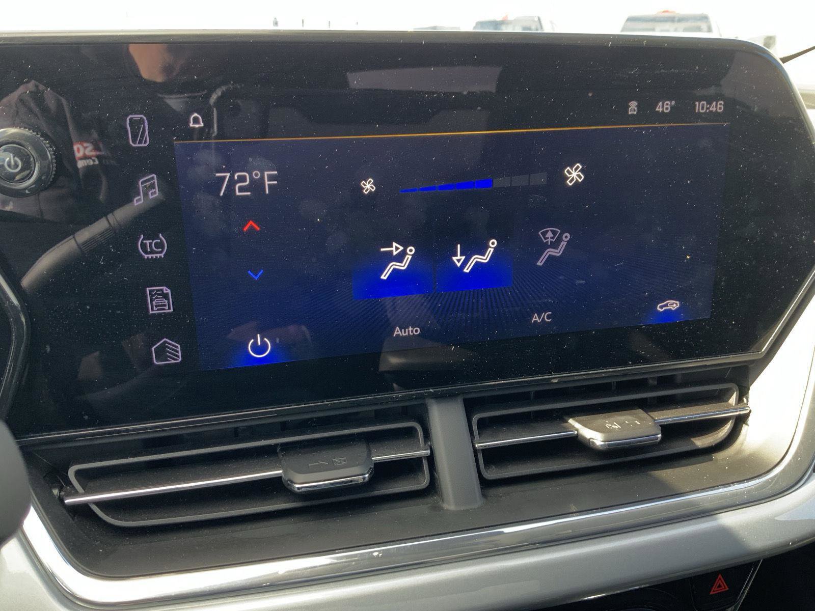 Used 2025 Chevrolet Trax LT FWD image 37