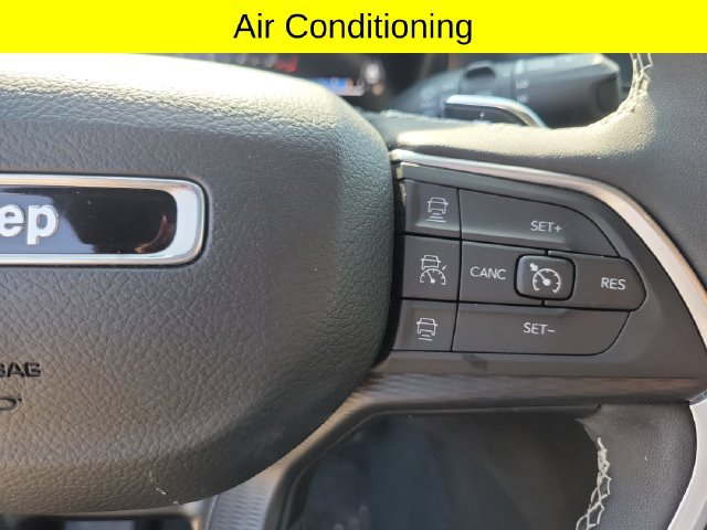 Used 2024 Jeep Grand Cherokee Altitude AWD/4WD image 12
