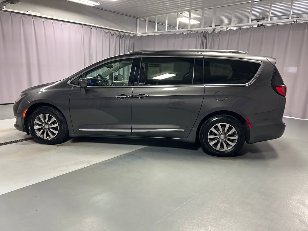 Used 2020 Chrysler Pacifica Touring-L Plus w/ Advanced Safetytec Group FWD image 4