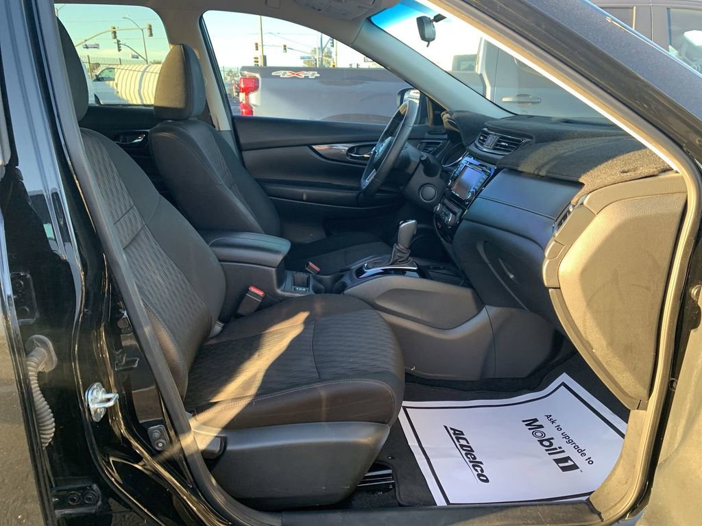 Used 2020 Nissan Rogue SV w/ Premium Package image 27