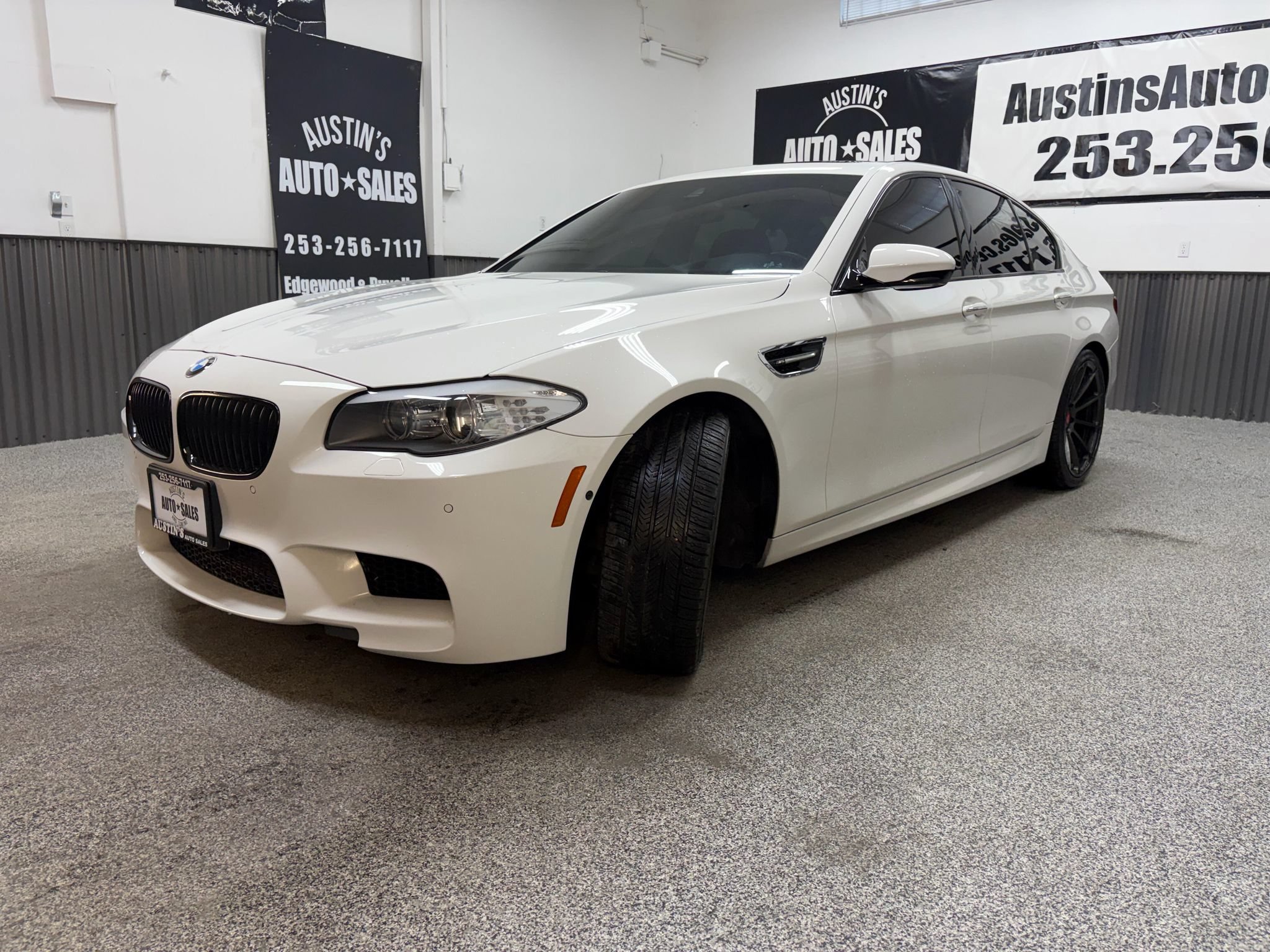 Used 2013 BMW M5 w/ Executive Pkg RWD image 6