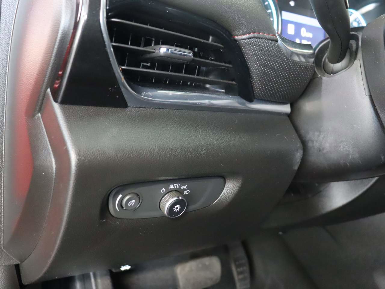 Used 2023 Chevrolet Traverse RS image 16