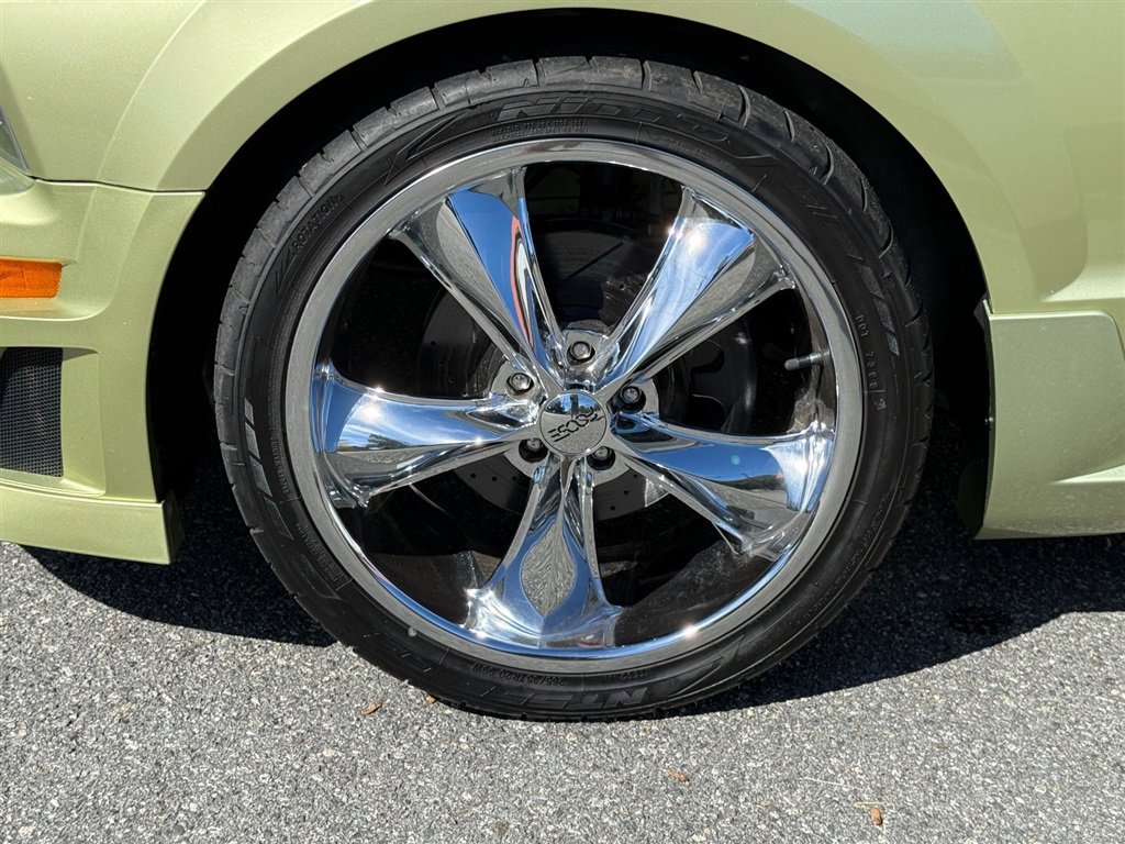 Used 2005 Ford Mustang GT Premium image 14