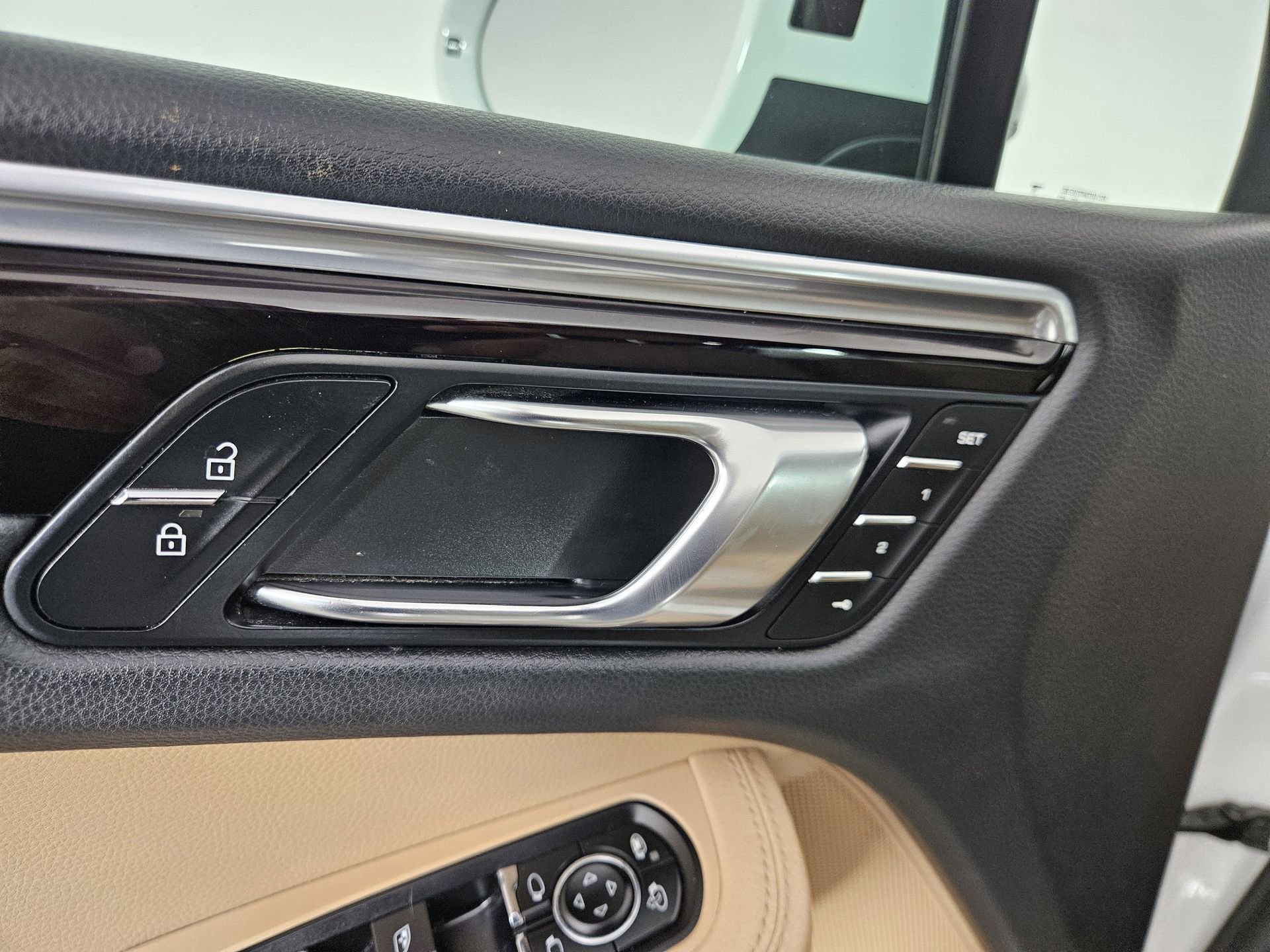 Used 2021 Porsche Macan AWD/4WD image 16
