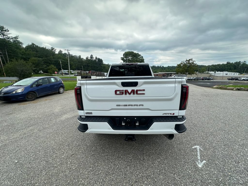 Used 2024 GMC Sierra 2500 AT4 w/ AT4 Preferred Package AWD/4WD image 4