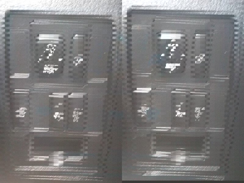 Used 2010 Toyota Land Cruiser image 23