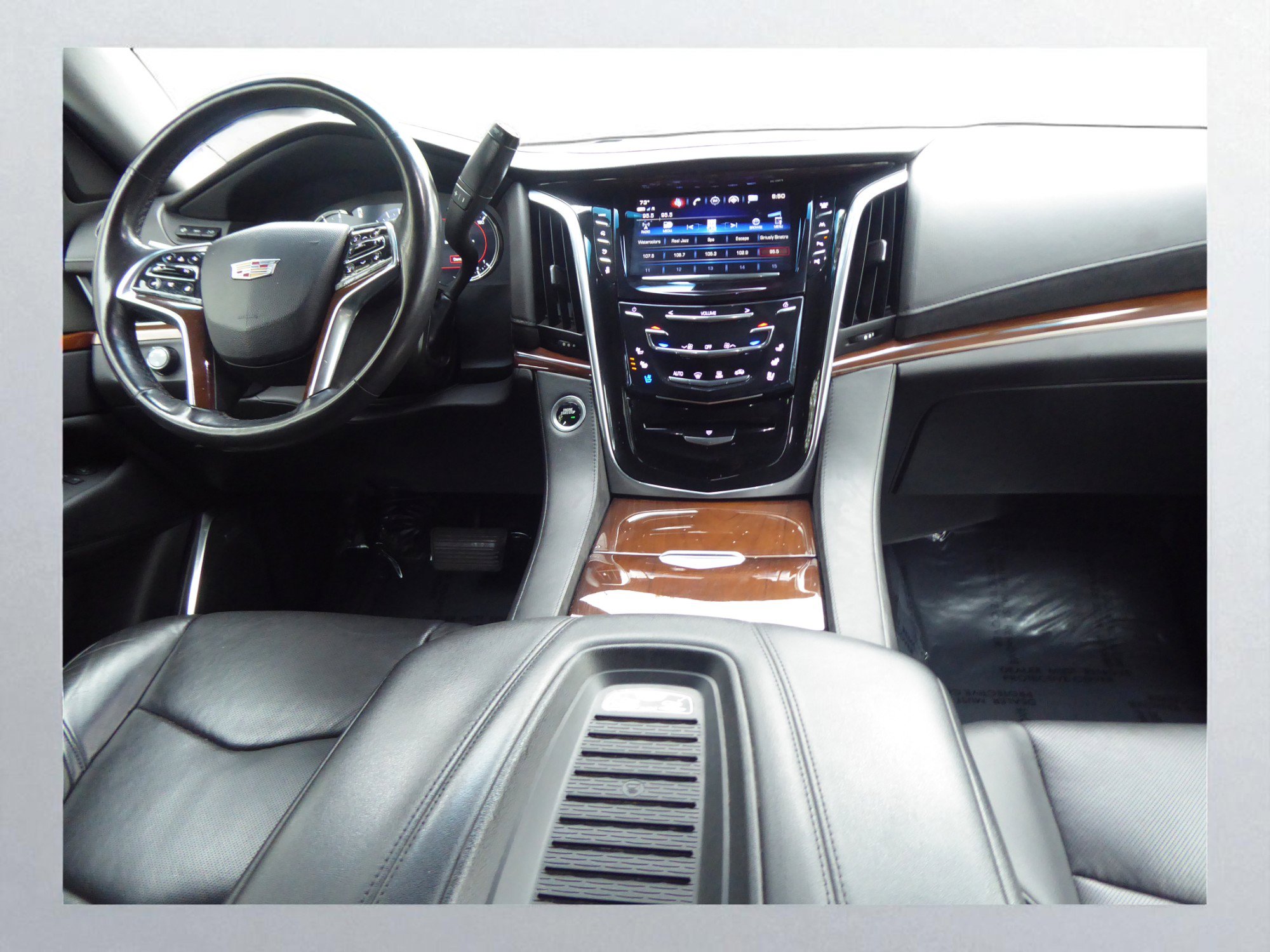 Used 2020 Cadillac Escalade ESV Premium Luxury image 16