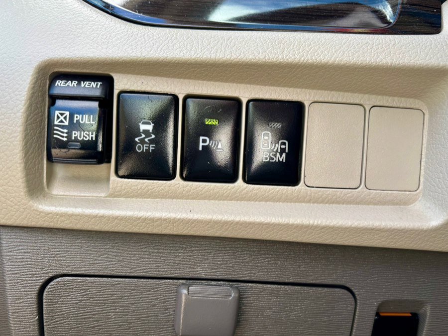Used 2017 Toyota Sienna XLE w/ XLE Navigation Package image 25