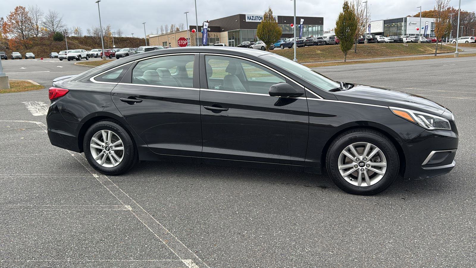 Used 2017 Hyundai Sonata SE image 3