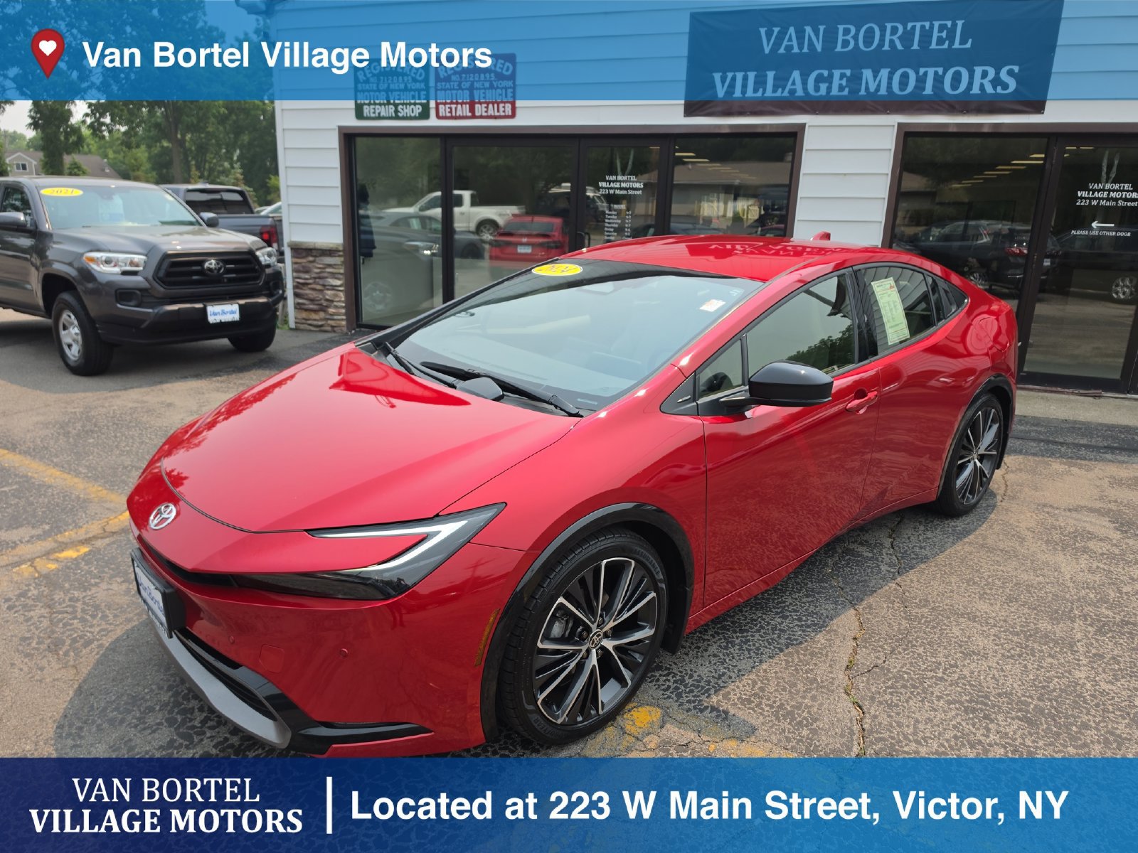 Used 2024 Toyota Prius XLE FWD image 1