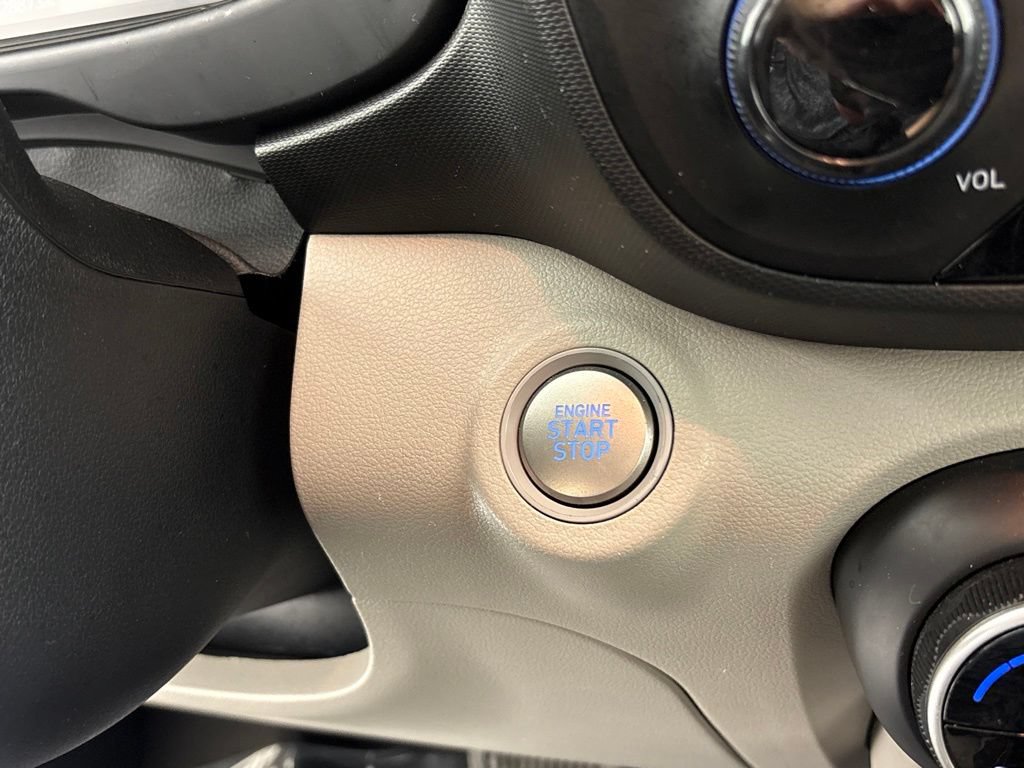 Used 2025 Hyundai Venue SEL FWD image 28
