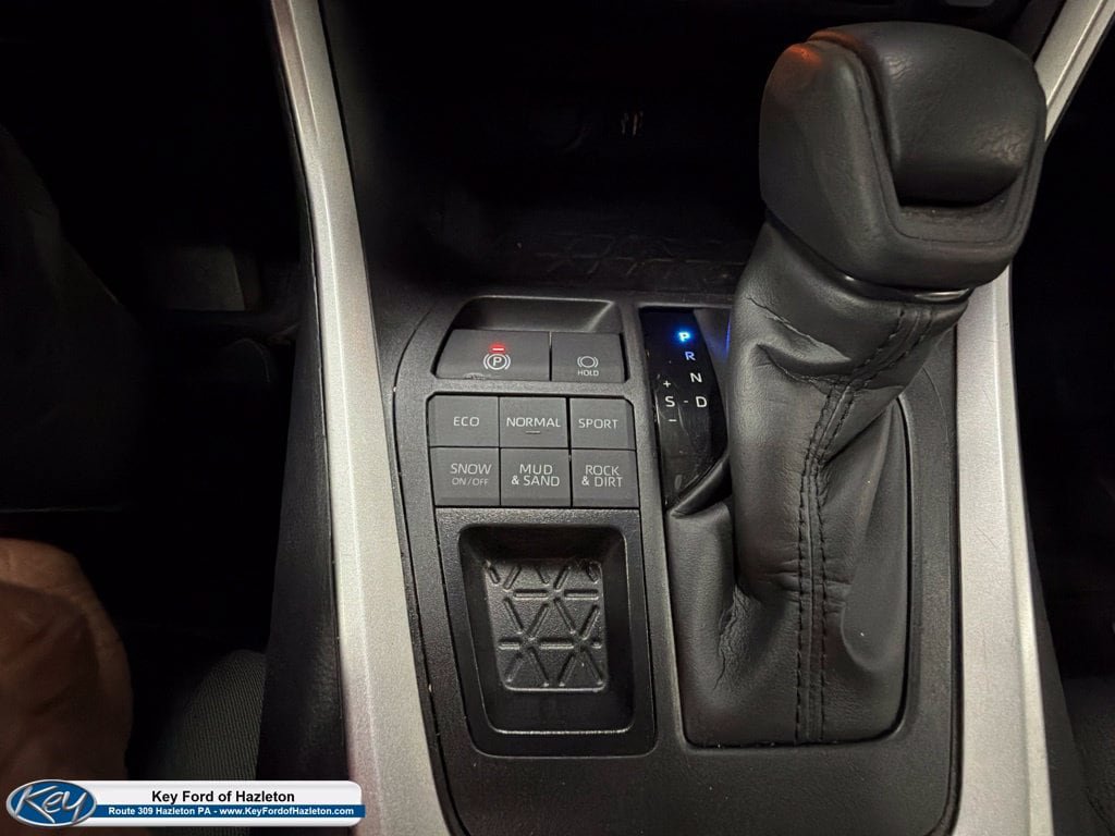 Used 2025 Toyota RAV4 XLE w/ Weather Package AWD/4WD image 27