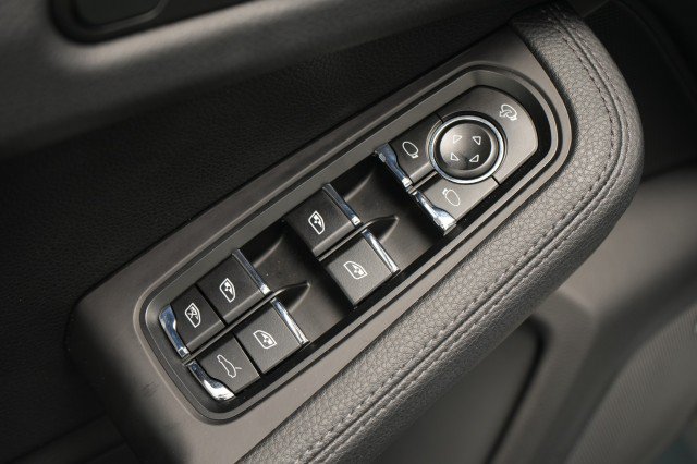 Used 2023 Porsche Macan AWD/4WD image 28