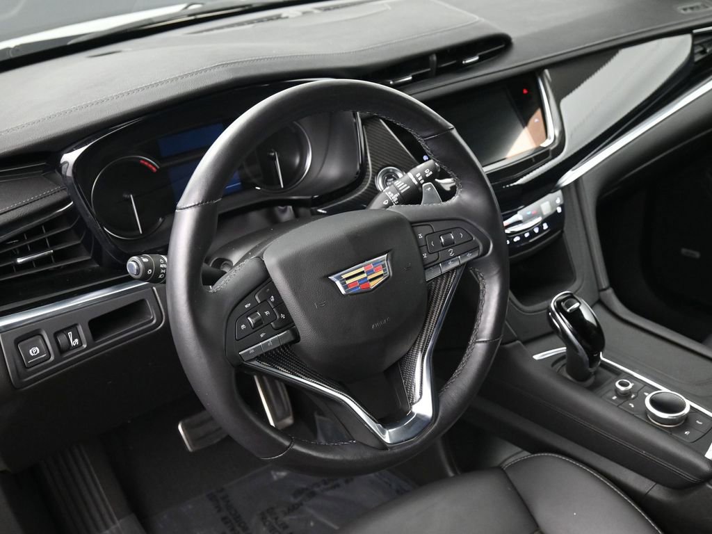 Used 2024 Cadillac XT6 Sport image 7