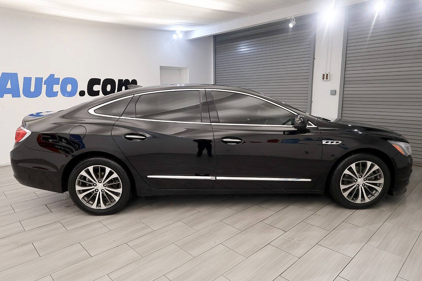 Used 2017 Buick LaCrosse Essence w/ Sun and Shade Package FWD image 6