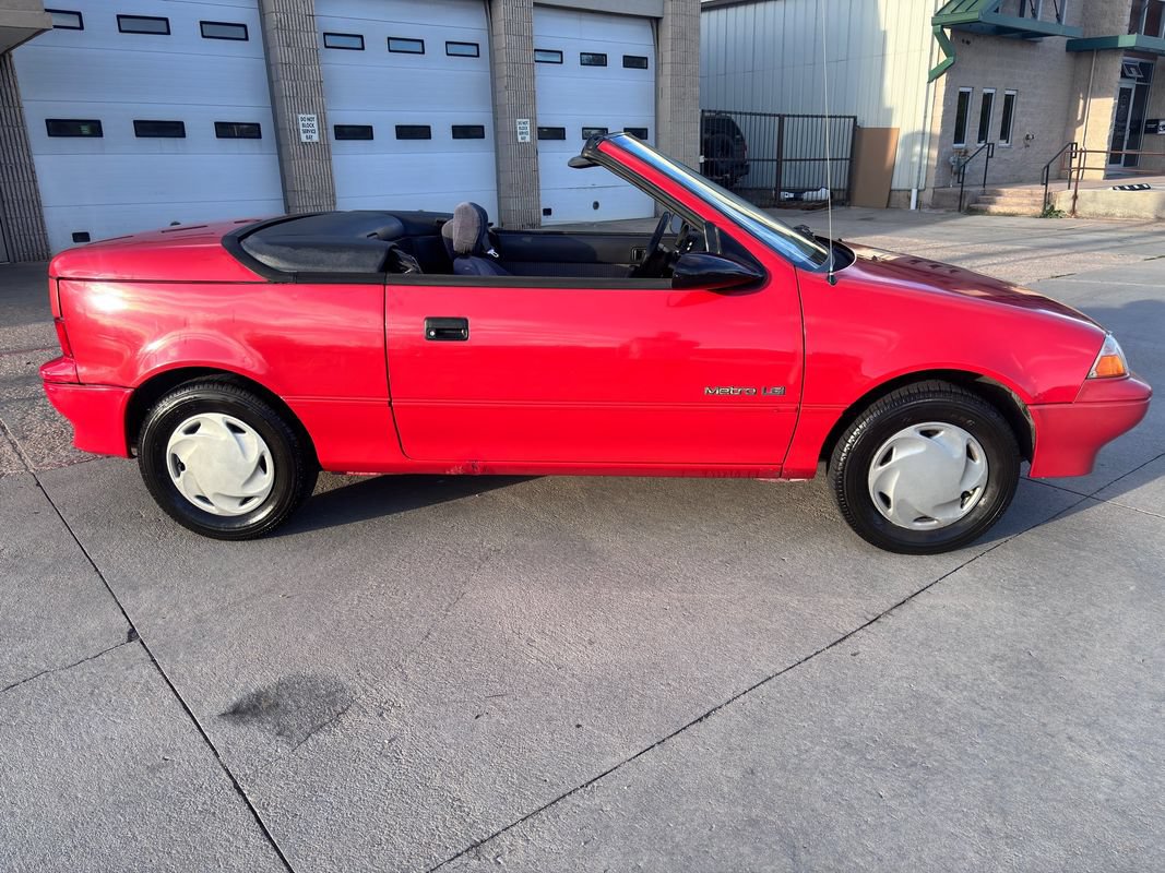 Used 1991 Geo Metro LSi FWD image 4