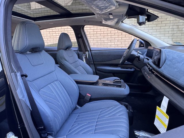 New 2025 Nissan Ariya Platinum image 17