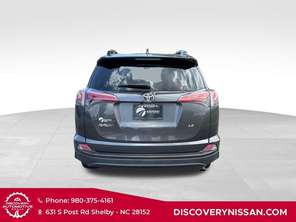 Used 2018 Toyota RAV4 LE FWD image 11