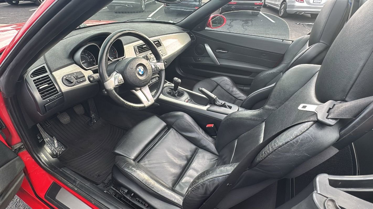 Used 2005 BMW Z4 2.5i image 14