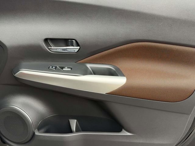 Used 2020 Nissan Kicks SR w/ Exterior Package image 6