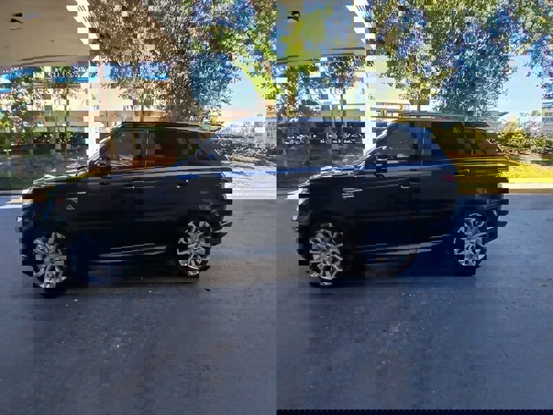 Used 2017 Land Rover Range Rover Sport HSE image 3