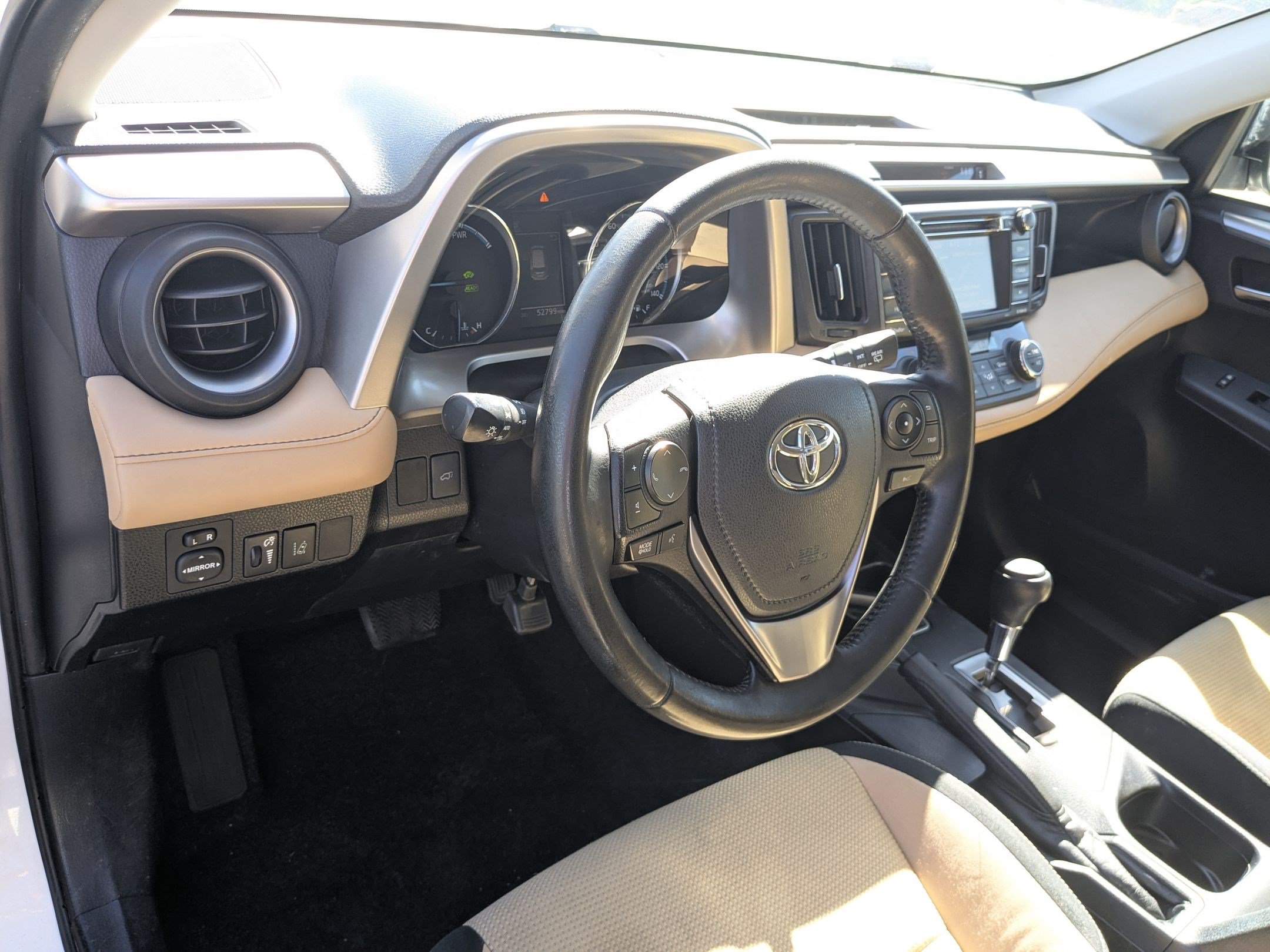 Used 2018 Toyota RAV4 XLE AWD/4WD image 16