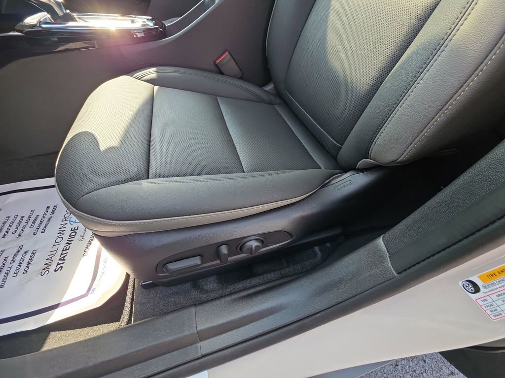 New 2026 Chevrolet Trax ACTIV w/ Sunroof Package FWD image 12