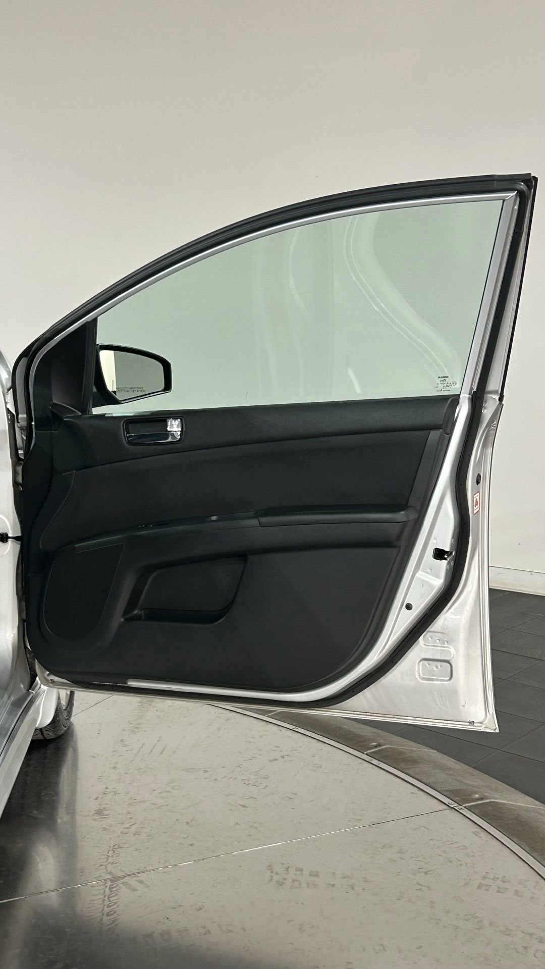 Used 2008 Nissan Sentra SE-R w/ Sunroof Pkg FWD image 40