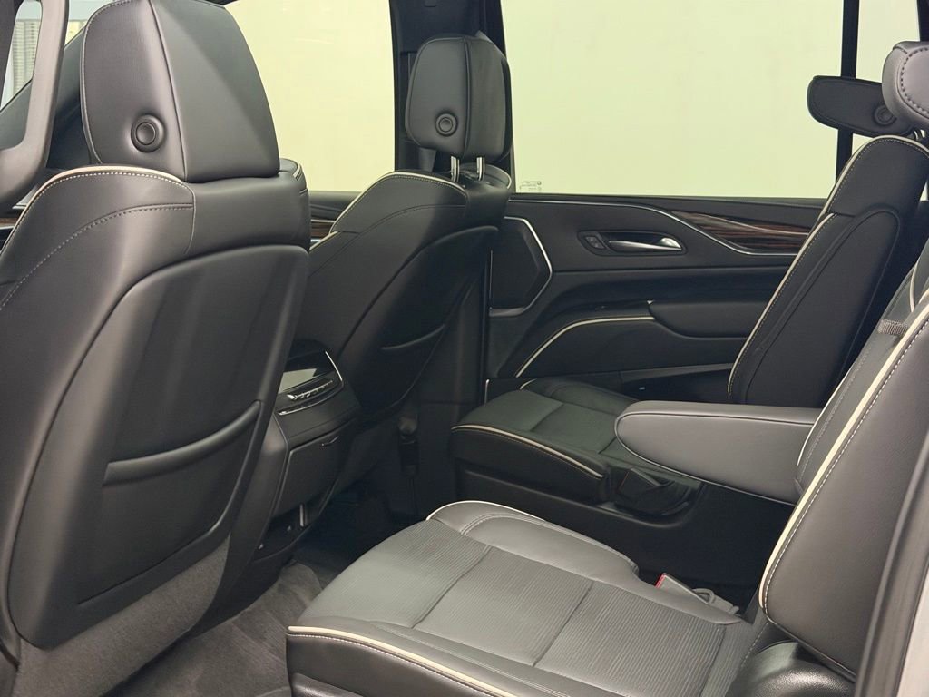 Used 2024 Cadillac Escalade ESV Premium Luxury image 33