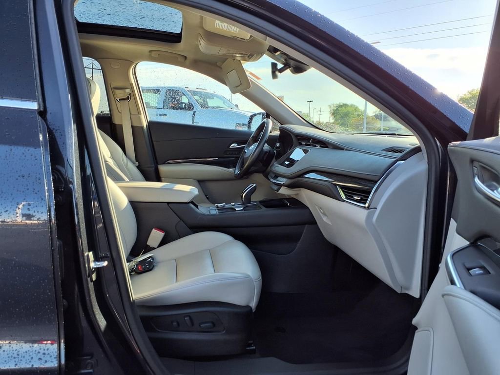 Used 2023 Cadillac XT4 Premium Luxury w/ Cold Weather Package AWD/4WD image 30