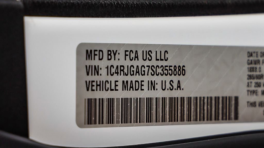 New 2025 Jeep Grand Cherokee Laredo X w/ Luxury Tech Group I image 29