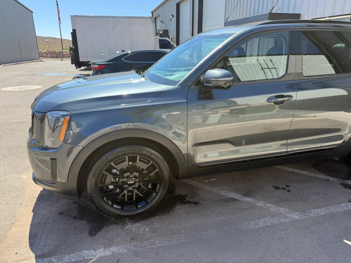 Used 2022 Kia Telluride SX w/ SX Prestige Package AWD/4WD image 3