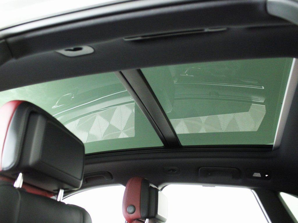 Certified 2026 Porsche Macan Turbo image 19