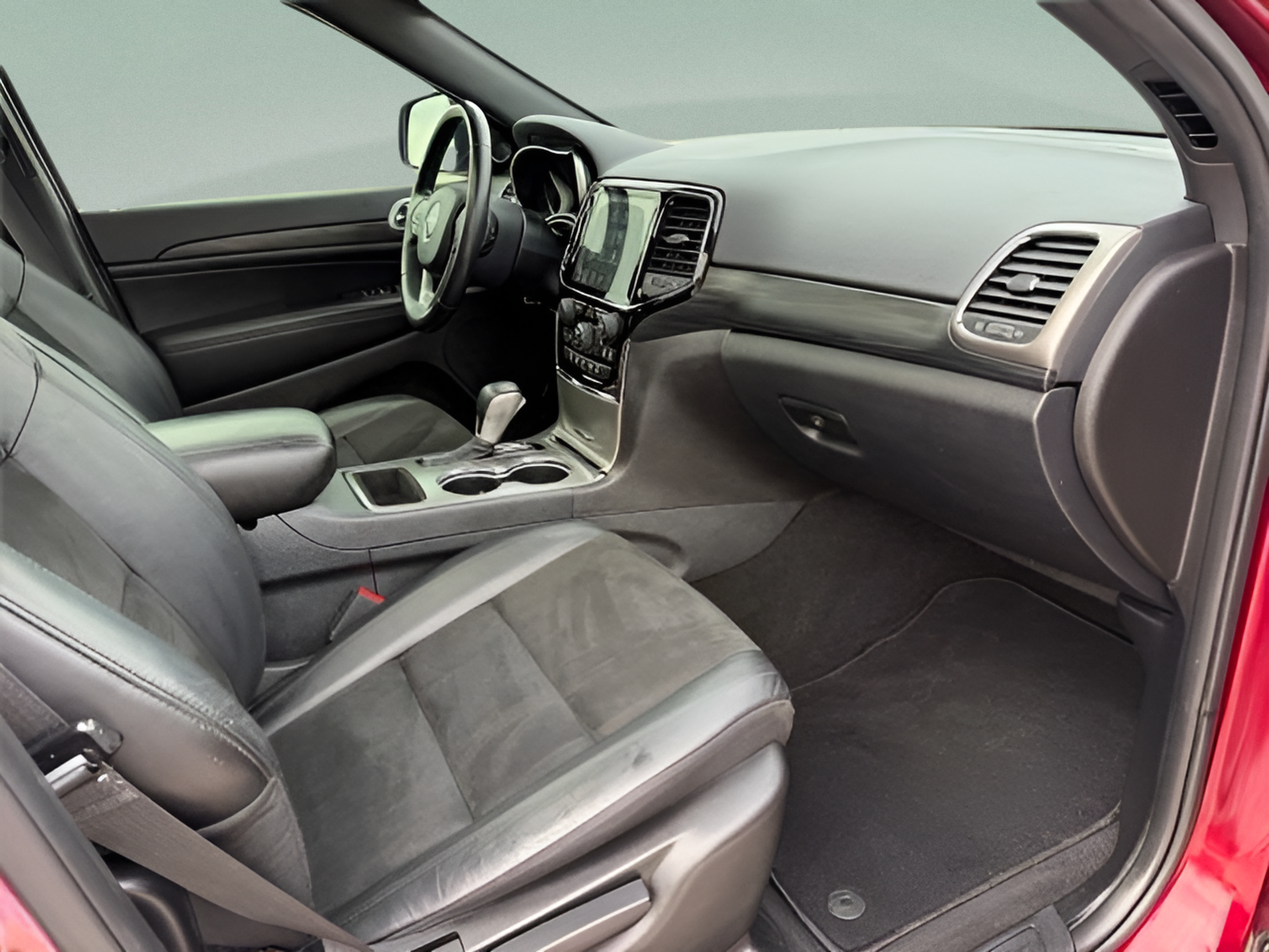 Used 2019 Jeep Grand Cherokee Altitude AWD/4WD image 27