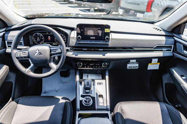 New 2025 Mitsubishi Outlander ES image 22