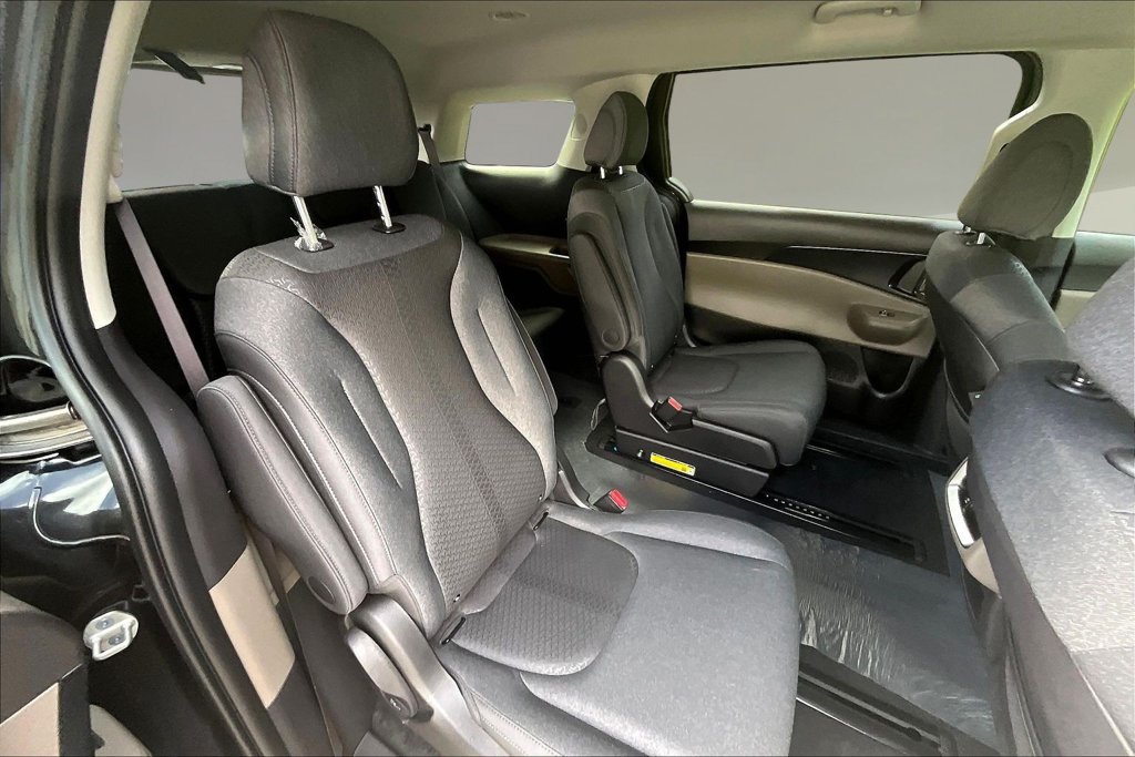 New 2027 Kia Carnival LX FWD image 10