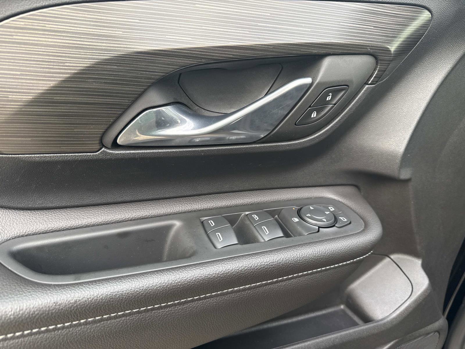 Used 2022 GMC Terrain SLE w/ Driver Convenience Package image 18