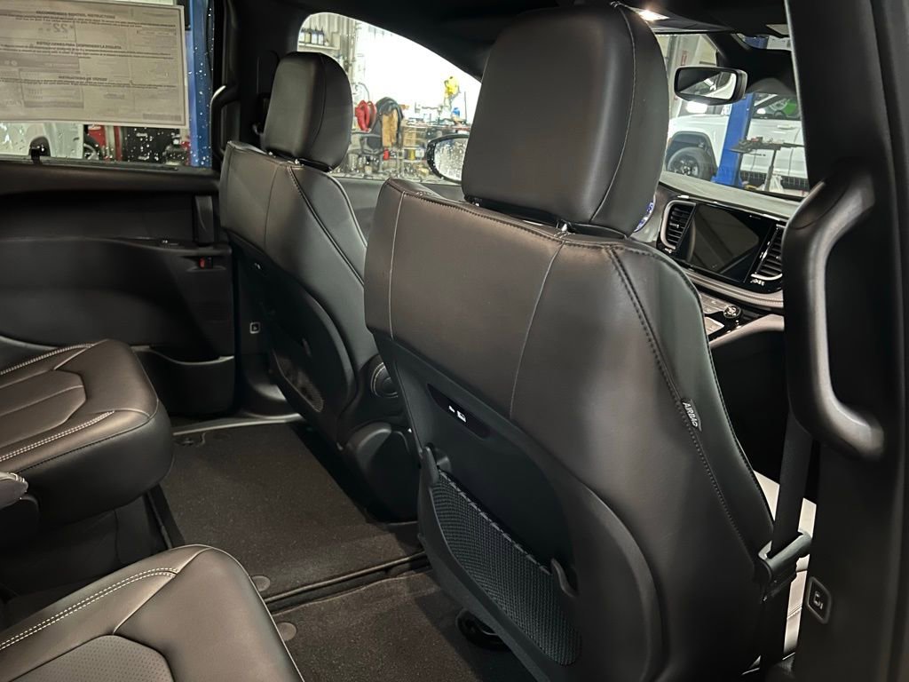 New 2026 Chrysler Pacifica Select w/ S Appearance Package FWD image 16