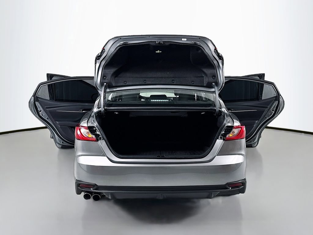 Used 2025 Toyota Camry SE FWD image 18