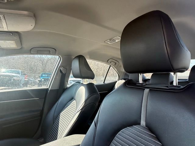 Used 2021 Toyota Camry SE image 6