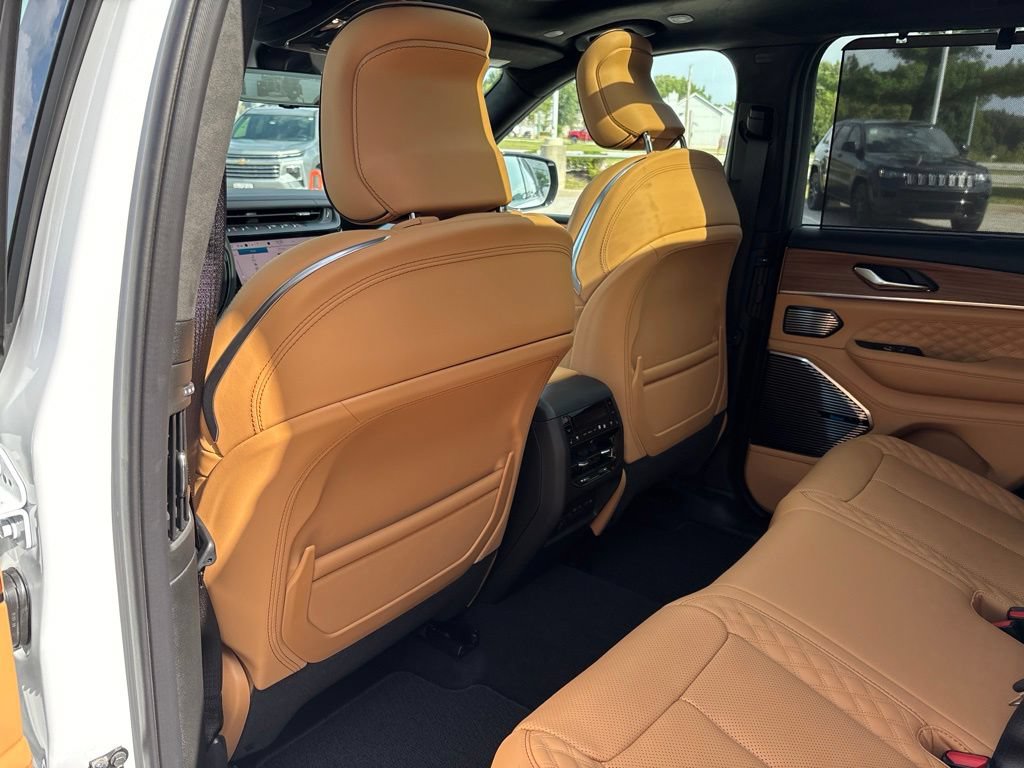 New 2027 Jeep Grand Cherokee Summit w/ Obsidian Package AWD/4WD image 17