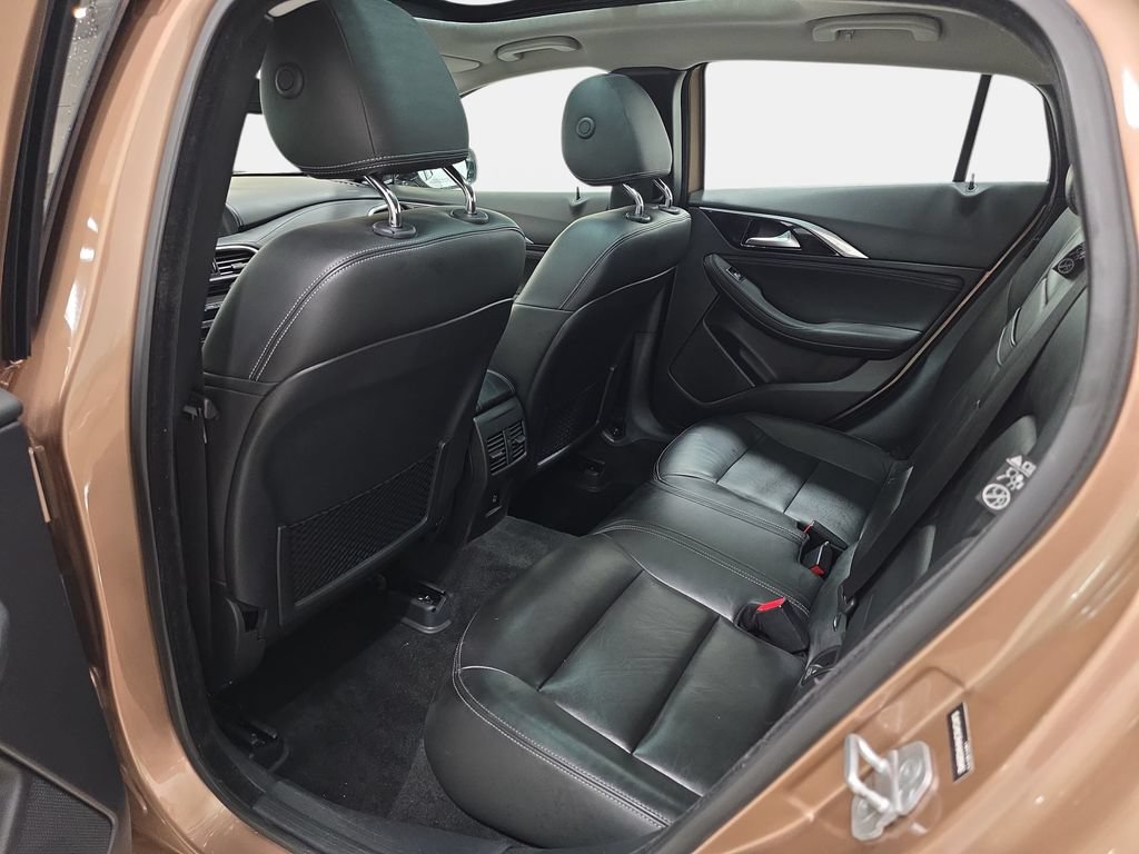 Used 2017 INFINITI QX30 Premium w/ Navigation Package AWD/4WD image 12