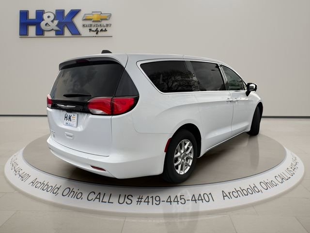 Used 2022 Chrysler Voyager LX FWD image 9
