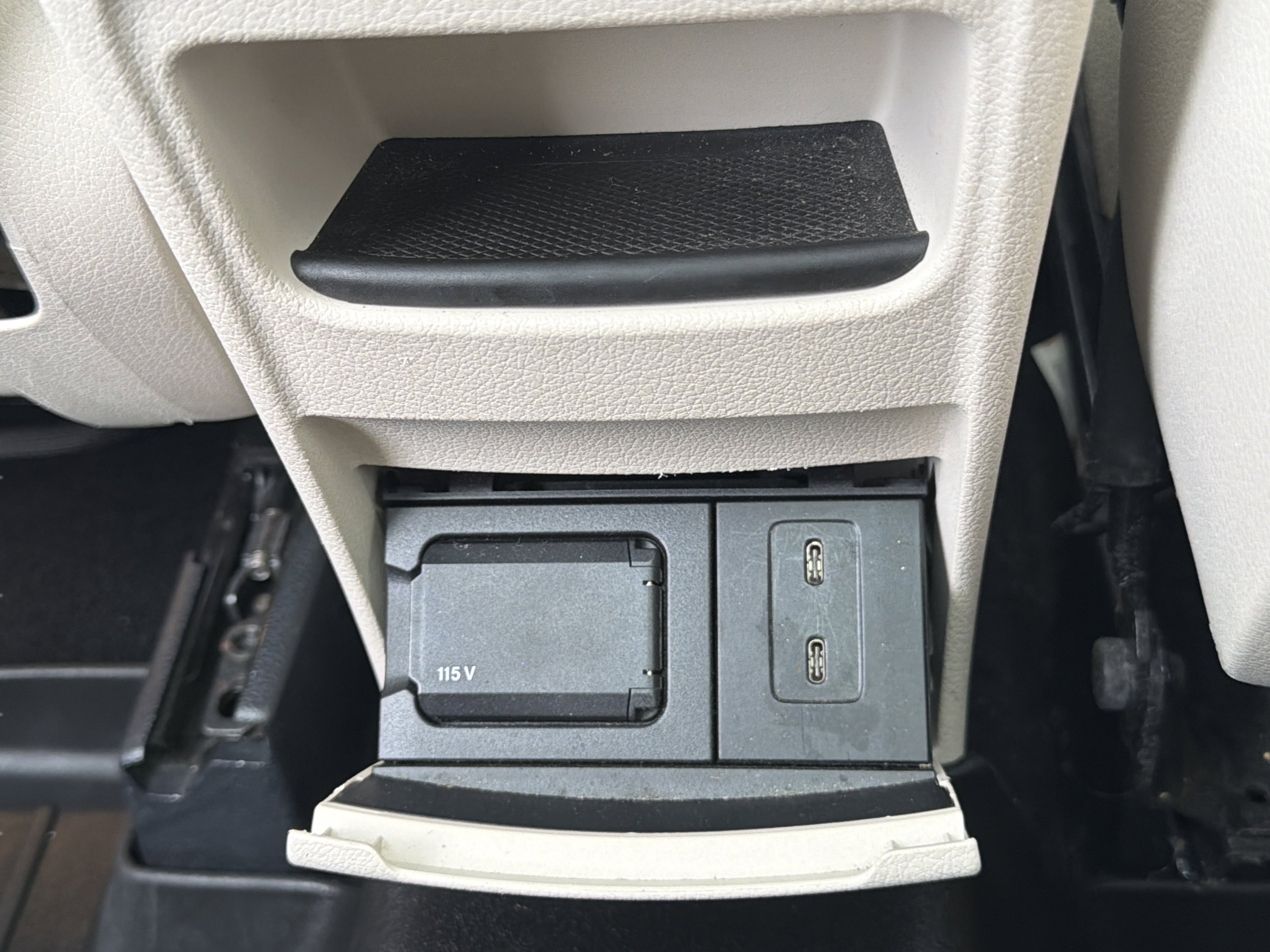 Used 2021 Mercedes-Benz GLB 250 4MATIC image 33