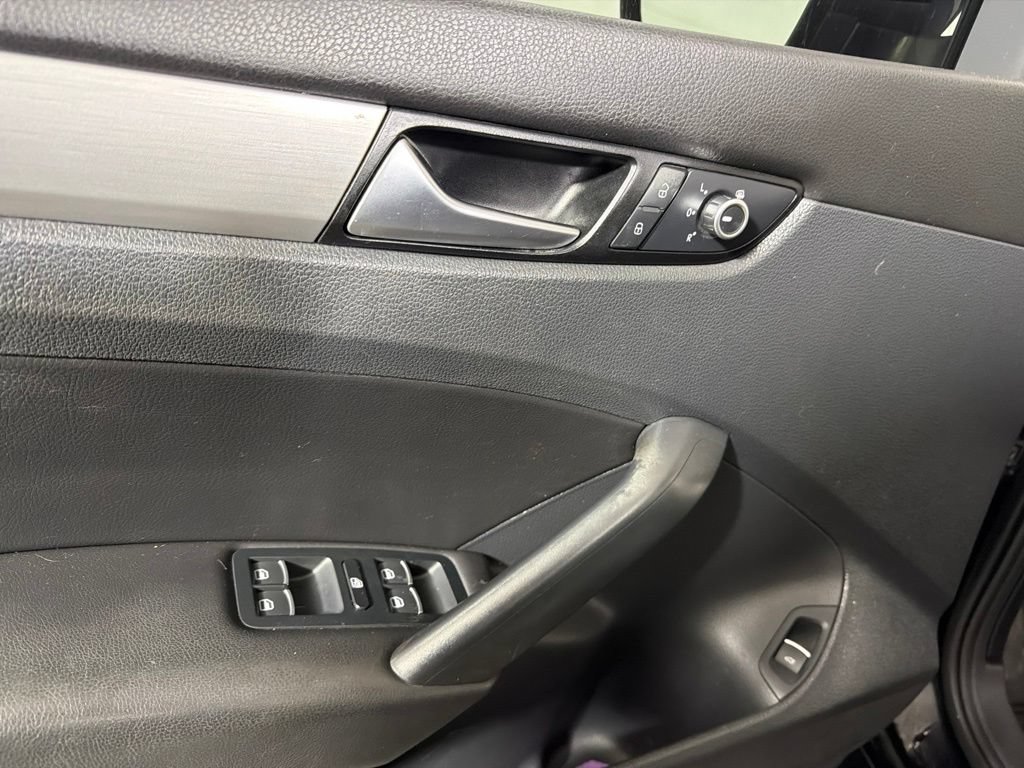 Used 2014 Volkswagen Passat TDI SE FWD image 10
